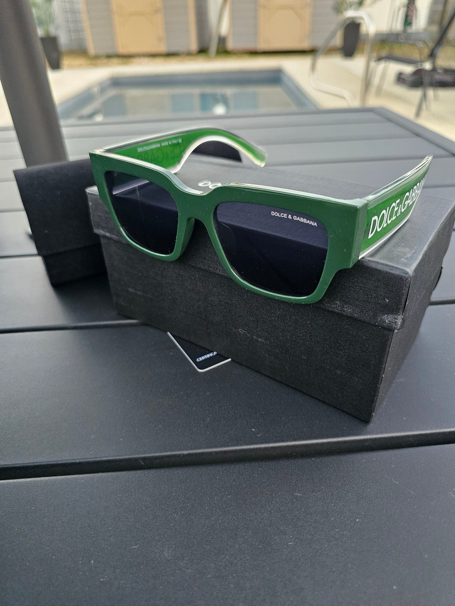 D-g sunglasses w/case