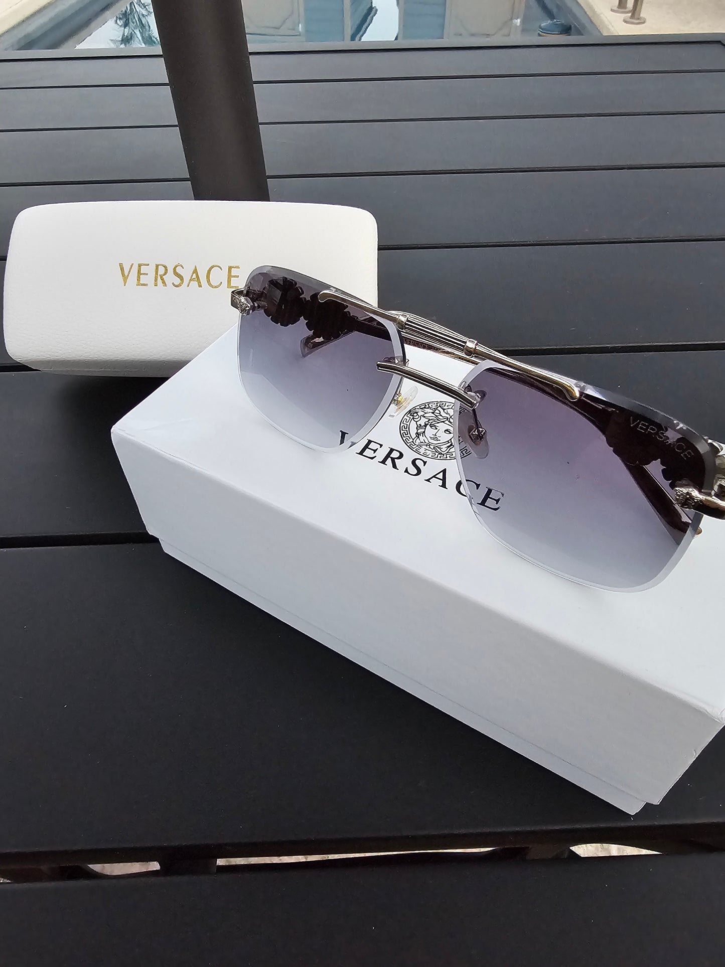Ver- sunglasses w/case