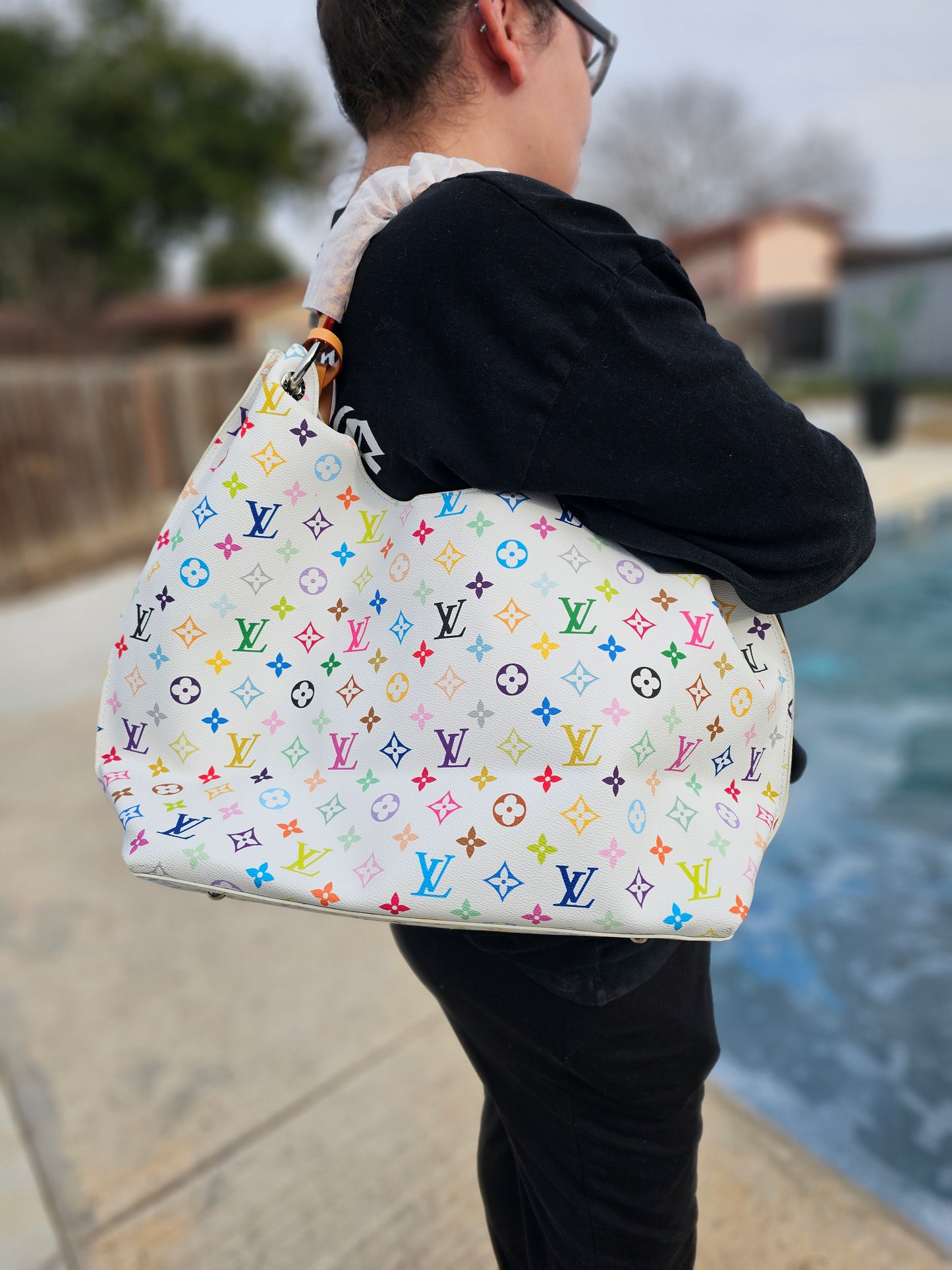 Beautiful large shoulder carry