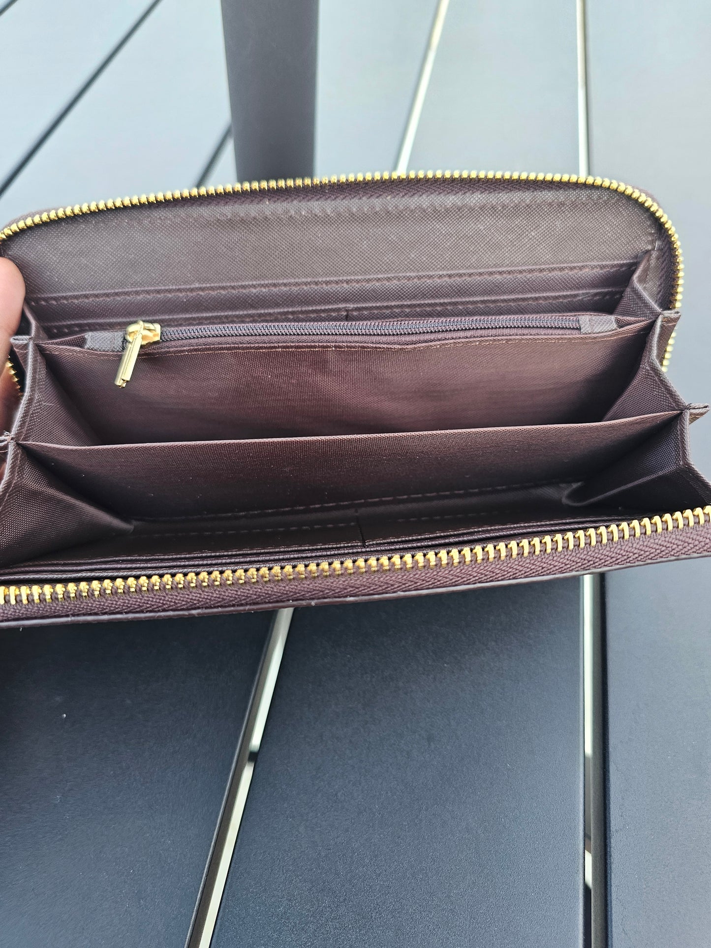 Full-size zippy wallet