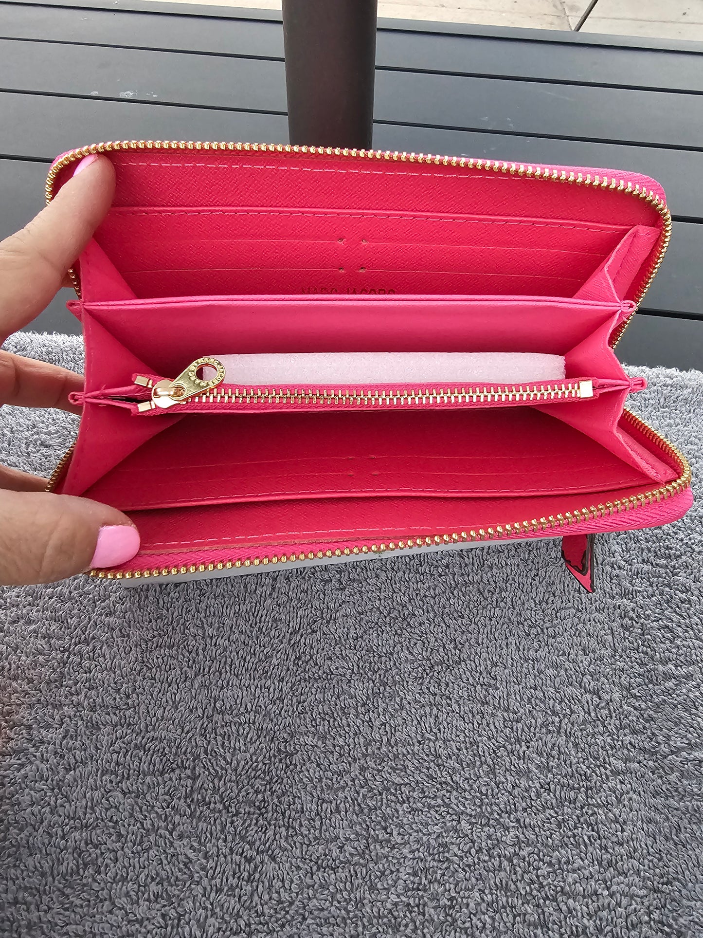 Full Size zippy wallet (red)