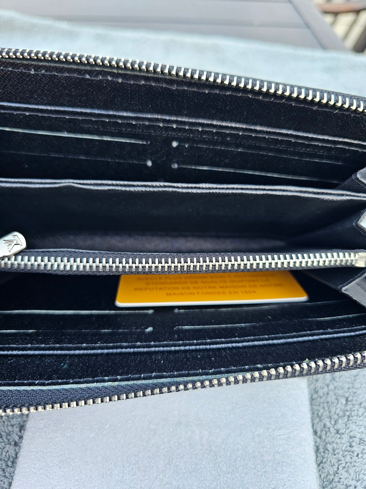 Full-size zippy wallet