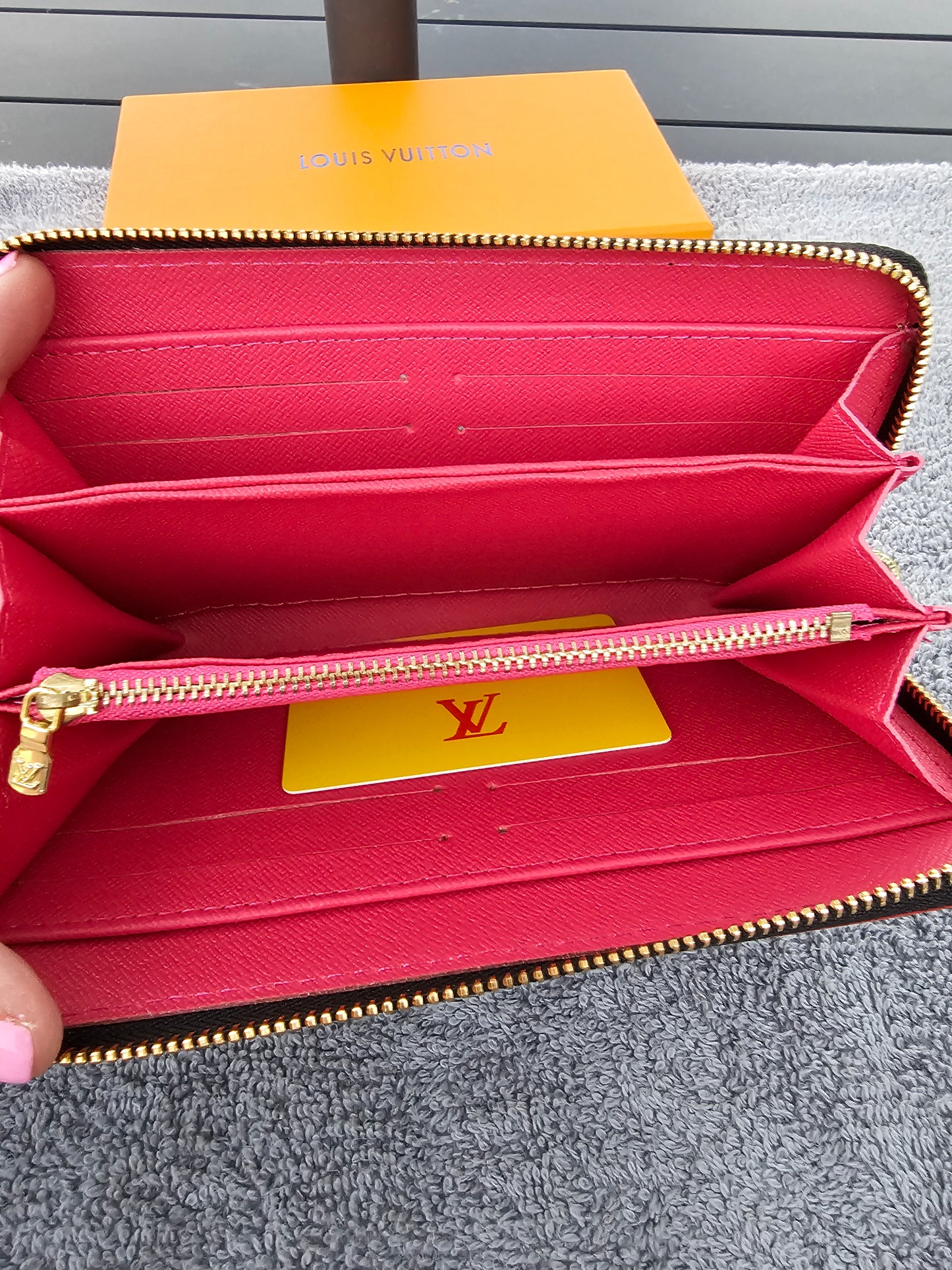 Full Size zippy wallet
