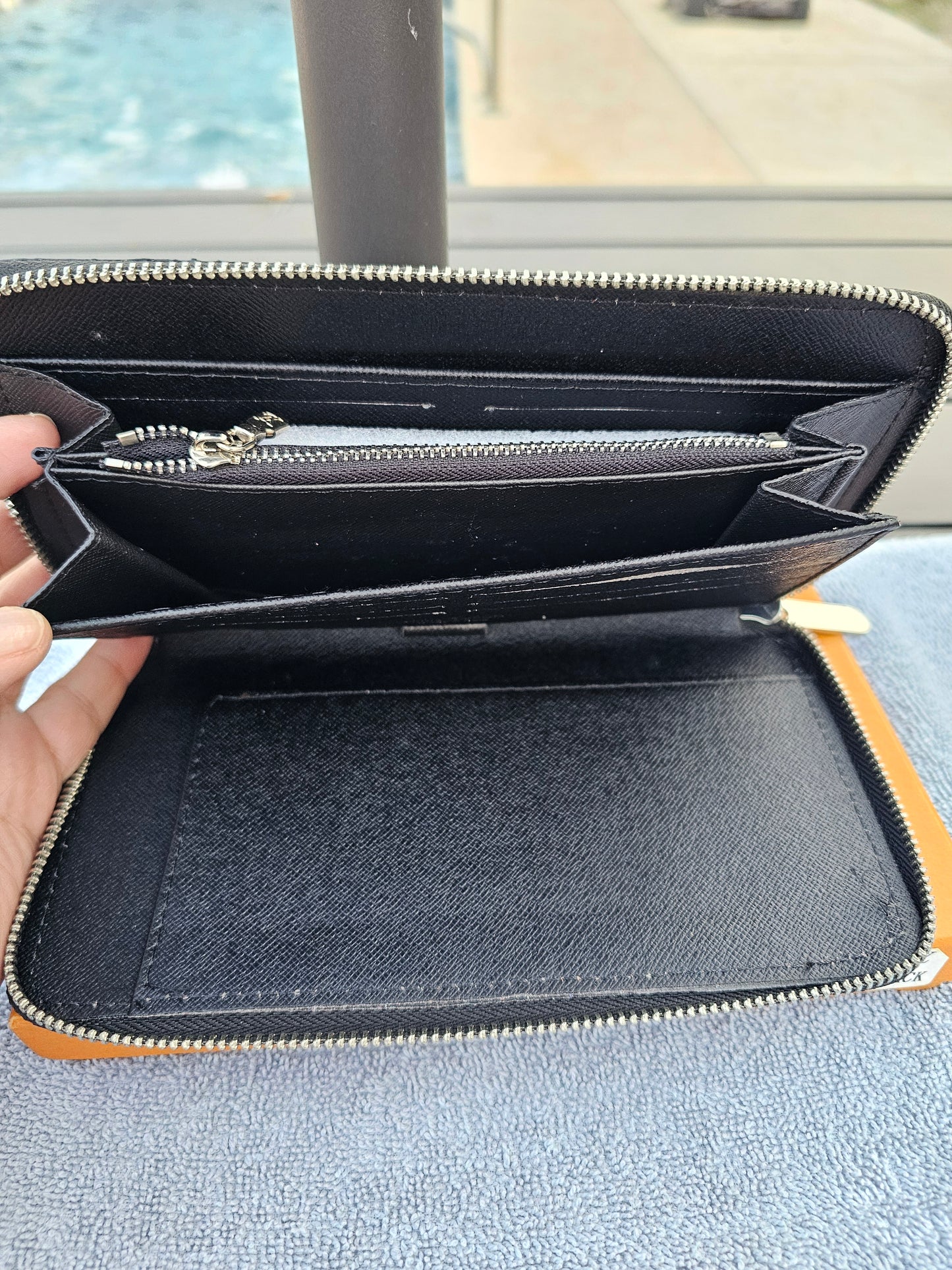 Large zippy wallet