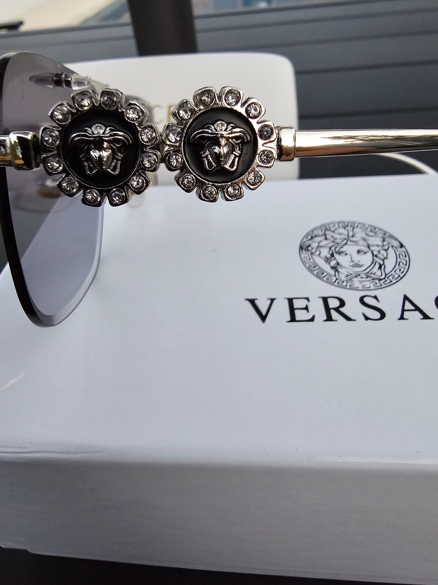 Ver- sunglasses w/case