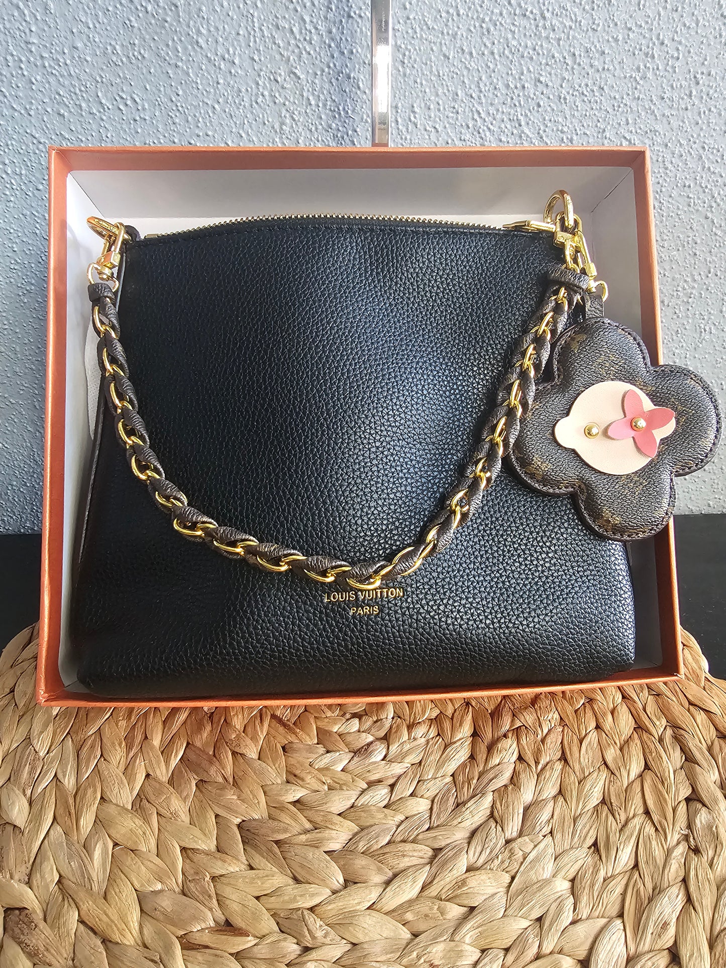 Crossbody/shoulder carry & hand carry (size 9inx8in)