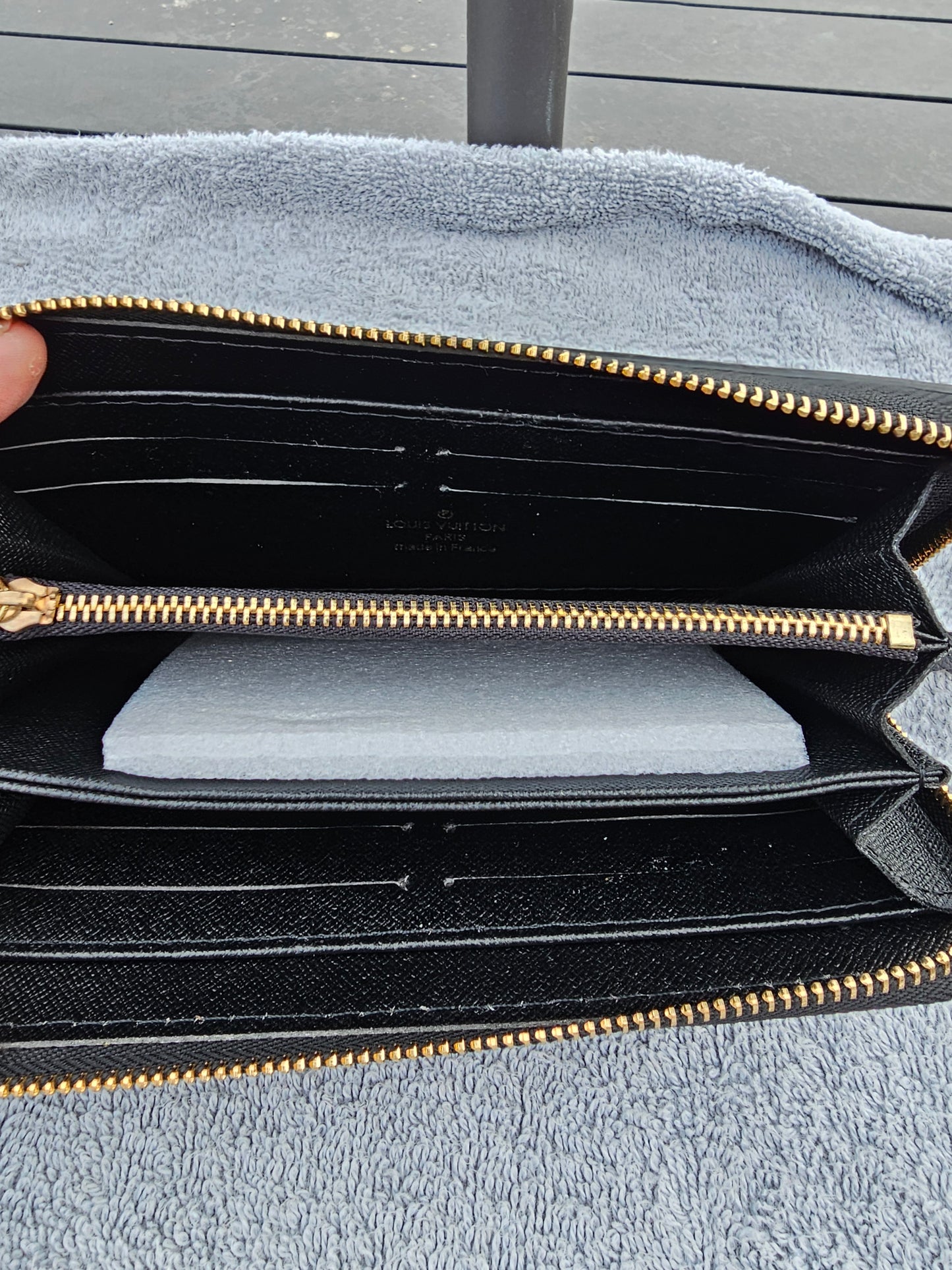 Full-size zippy wallet