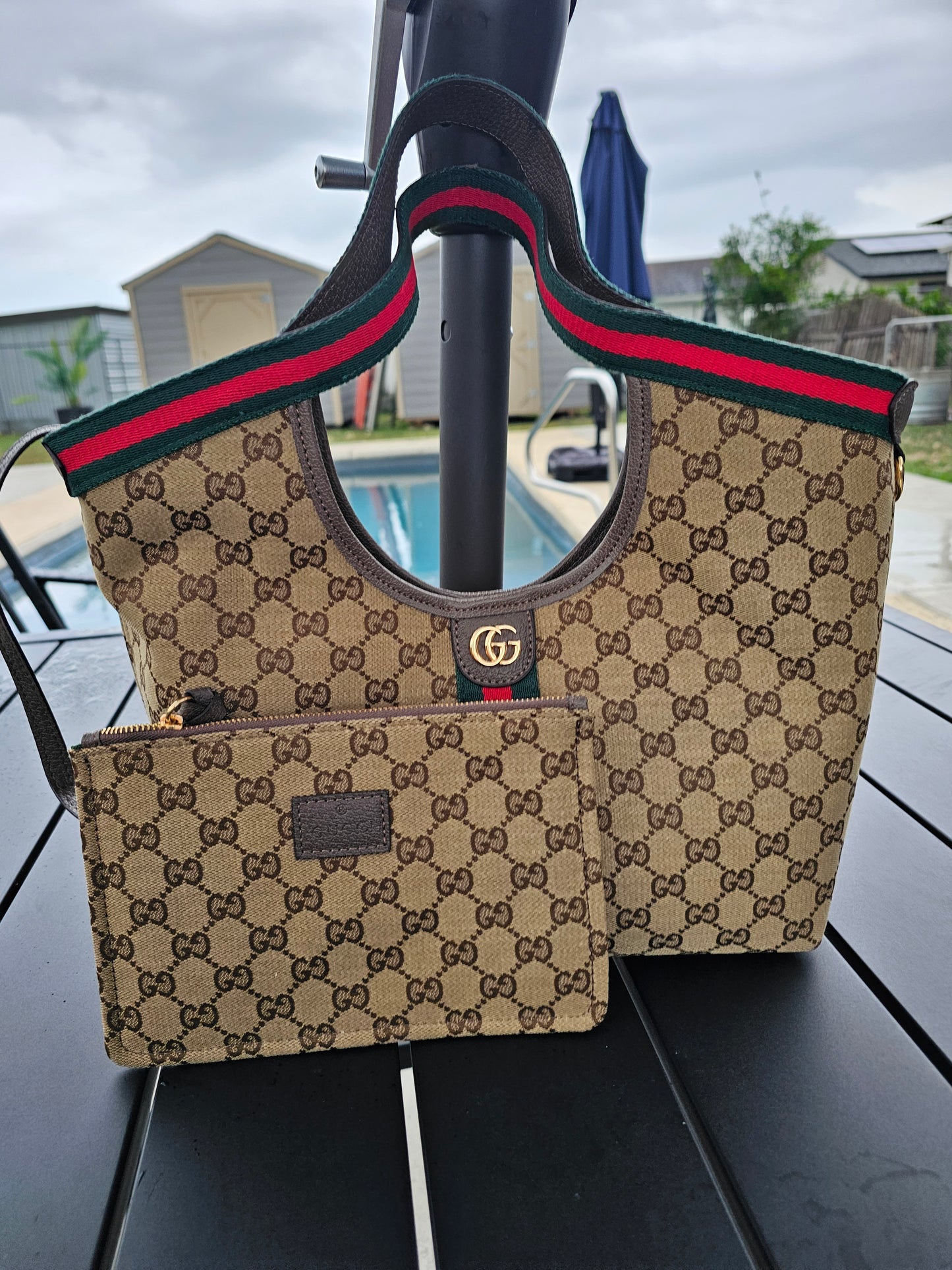 Crossbody/hand carry size large