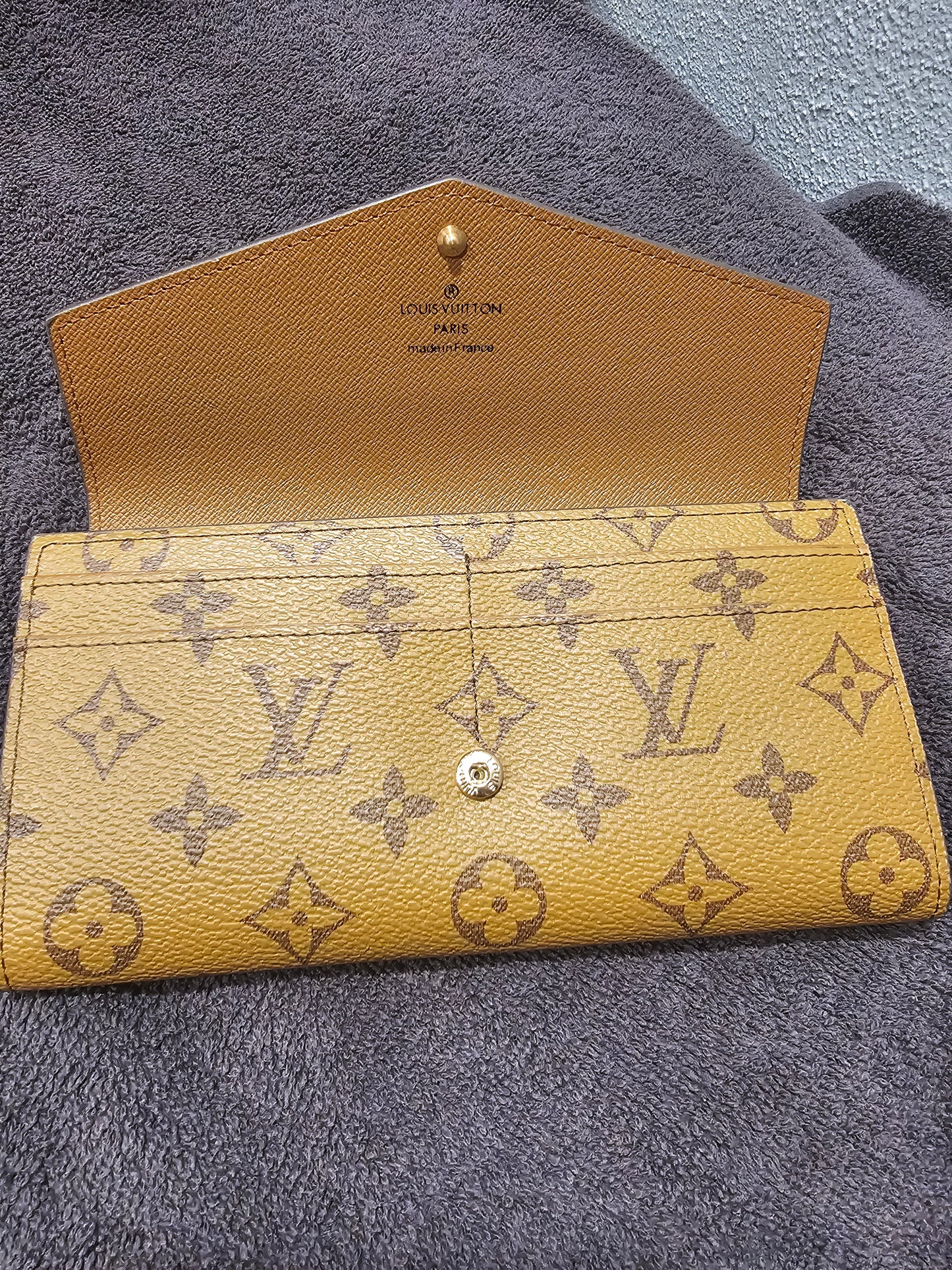 Full-size snap wallet