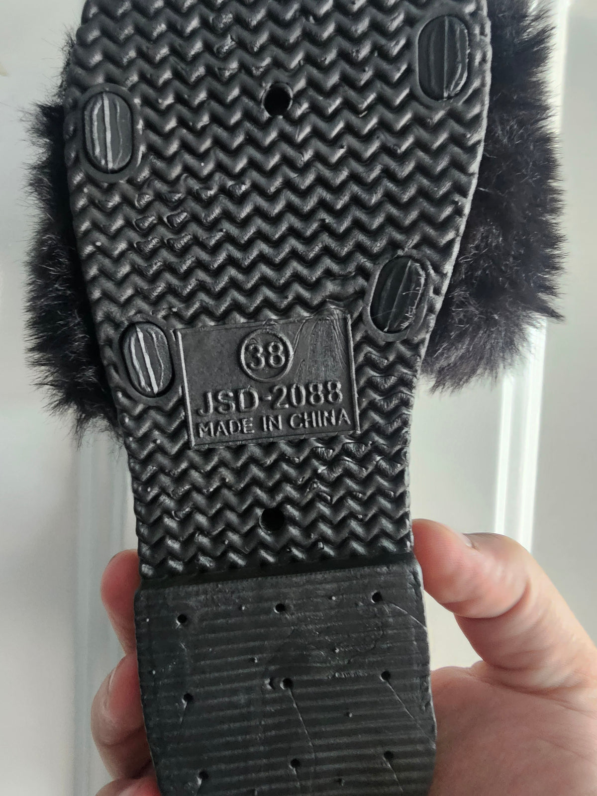 Comfy slippers size (7-7 1/2)