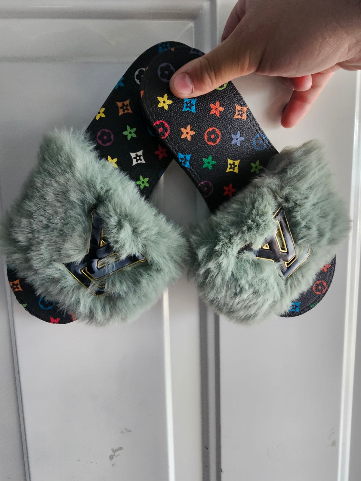 Comfy slippers size (8 - 8 1/2