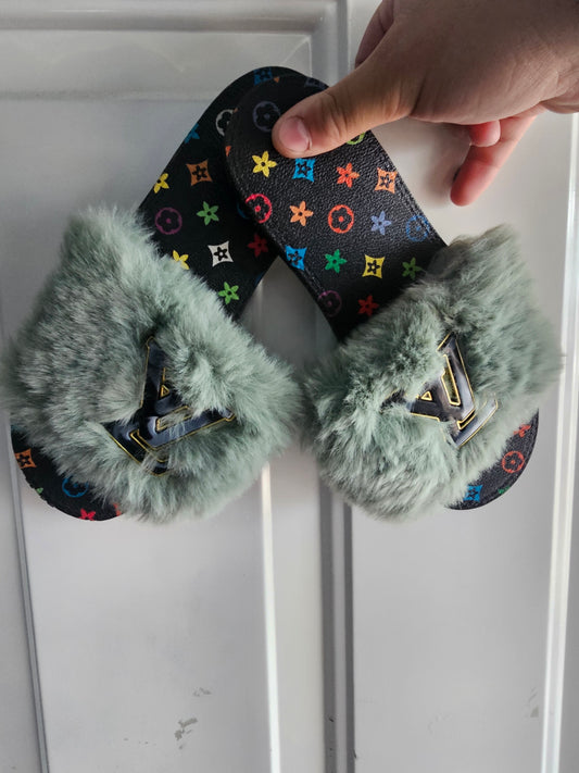 Comfy slippers size (8 - 8 1/2