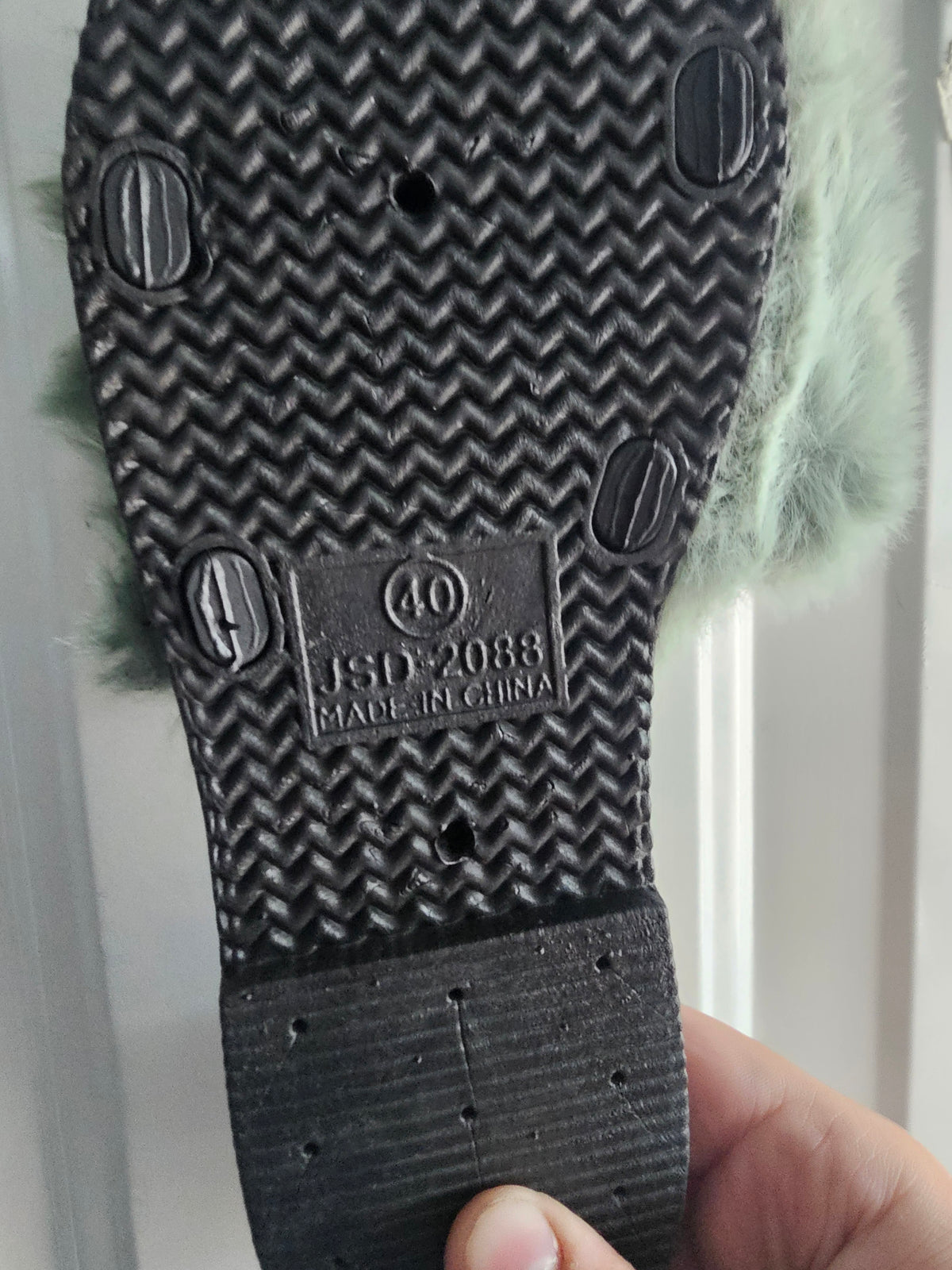 Comfy slippers size (8 - 8 1/2