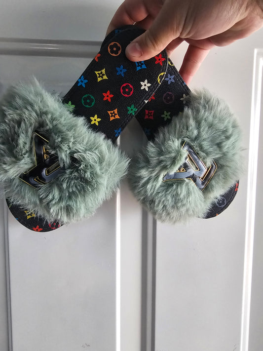 Comfy slippers size (7 1/2 - 8)