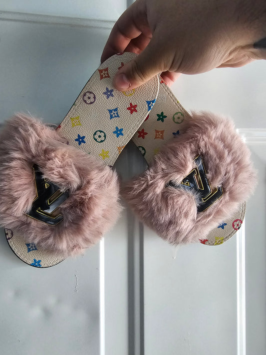 Comfy slippers size (7 1/2-8)