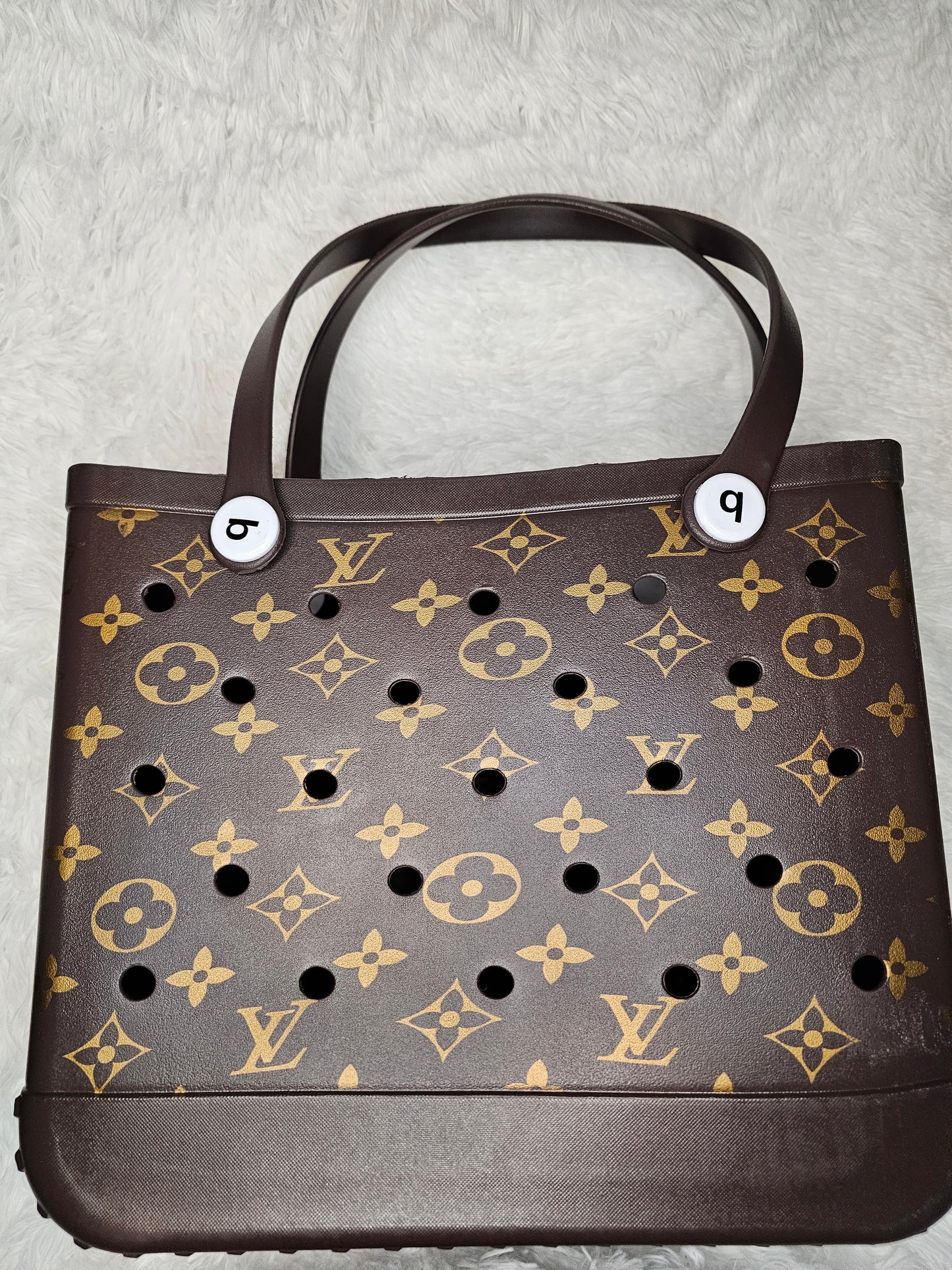 Lv medium bogg bag