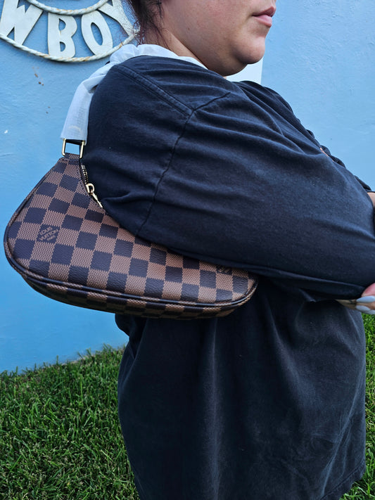 Shoulder carry w/3 straps