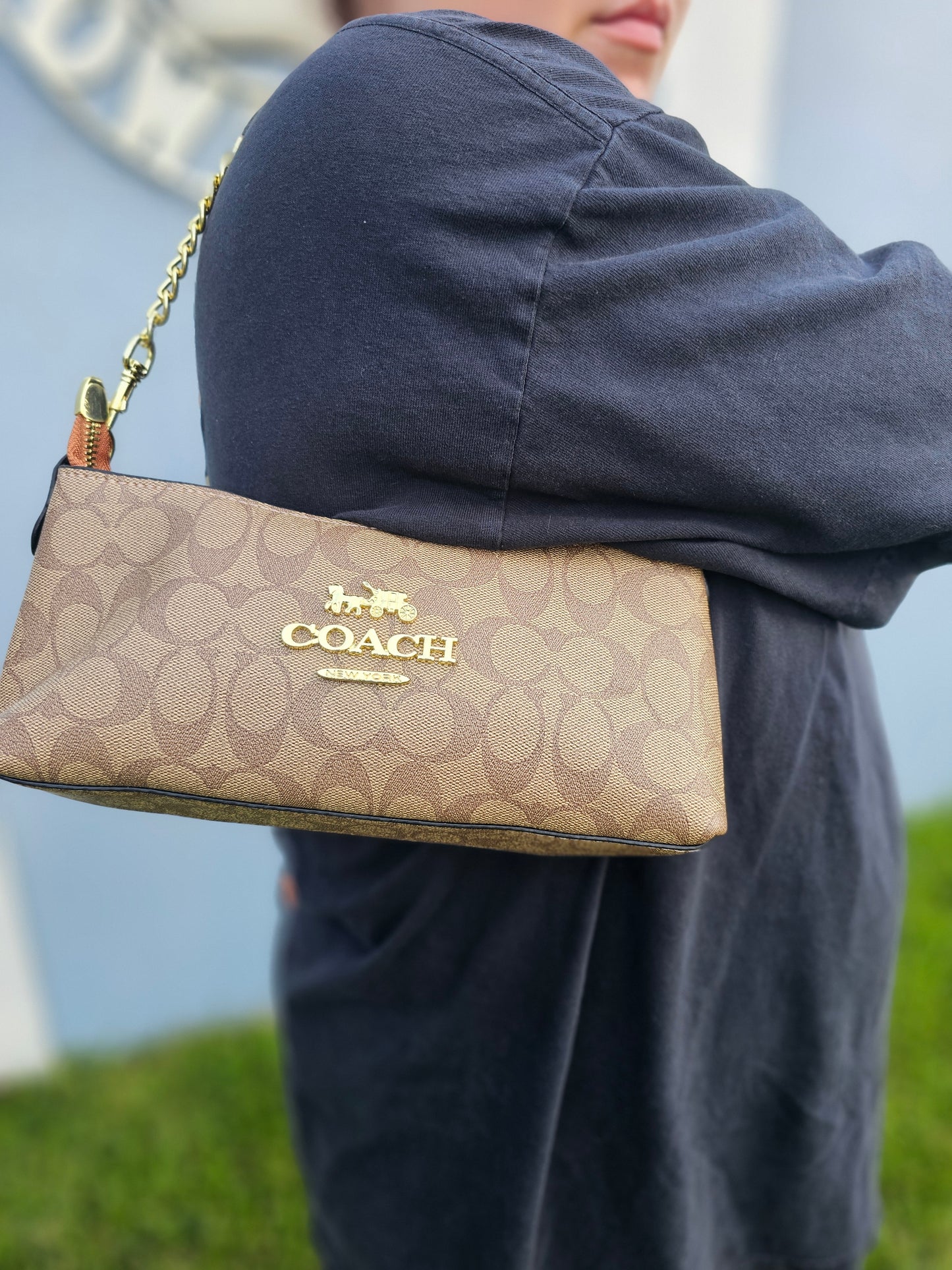 Shoulder carry/ Crossbody