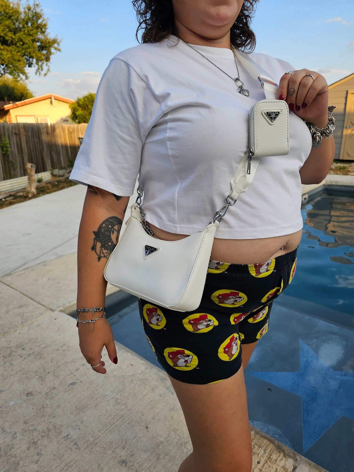 Crossbody / shoulder carry w/box