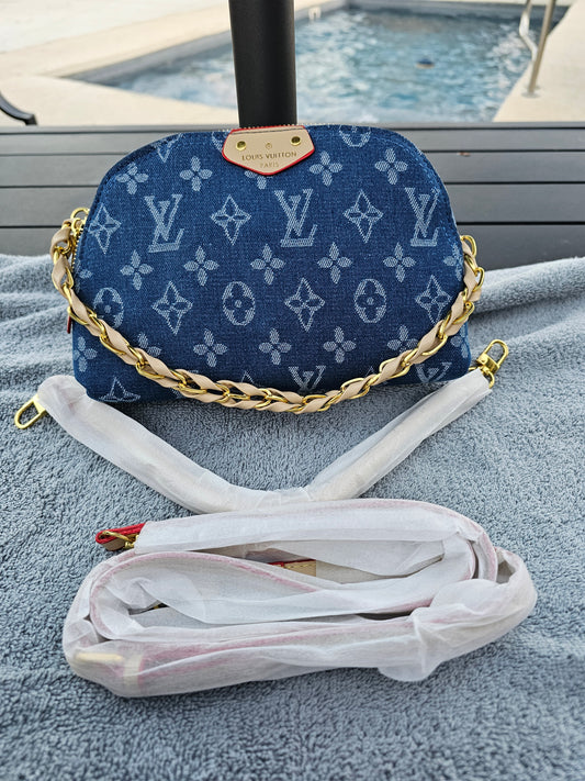 Crossbody/ shoulder carry