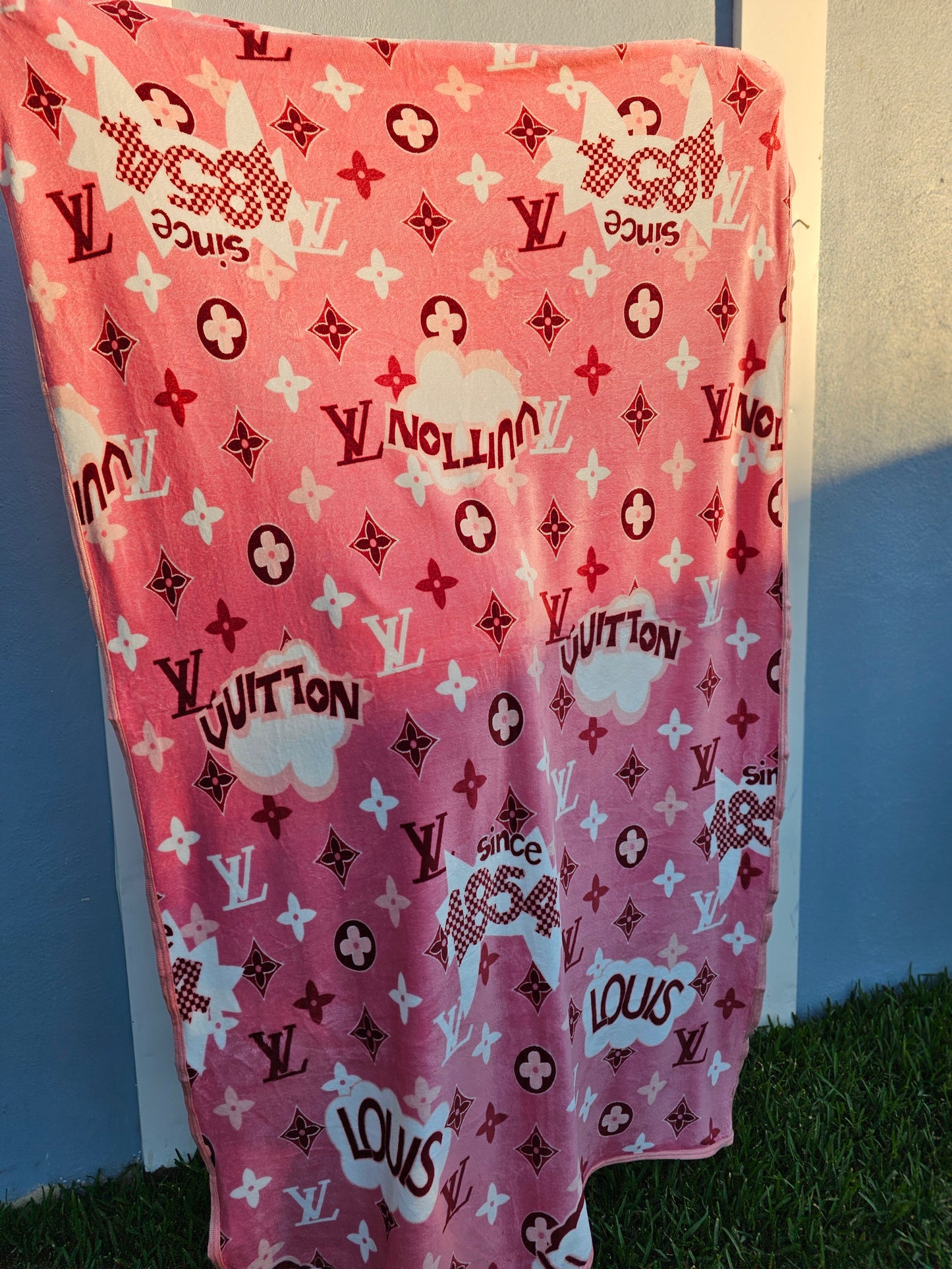 Throw blanket (79×60)