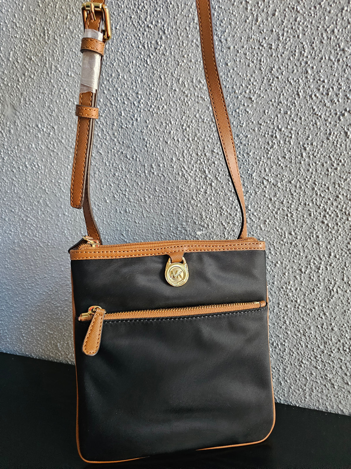 Crossbody size (8×8in)