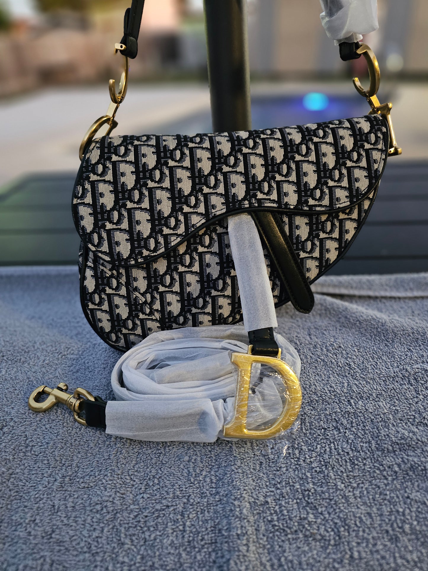 Beautiful hand bag/ Crossbody