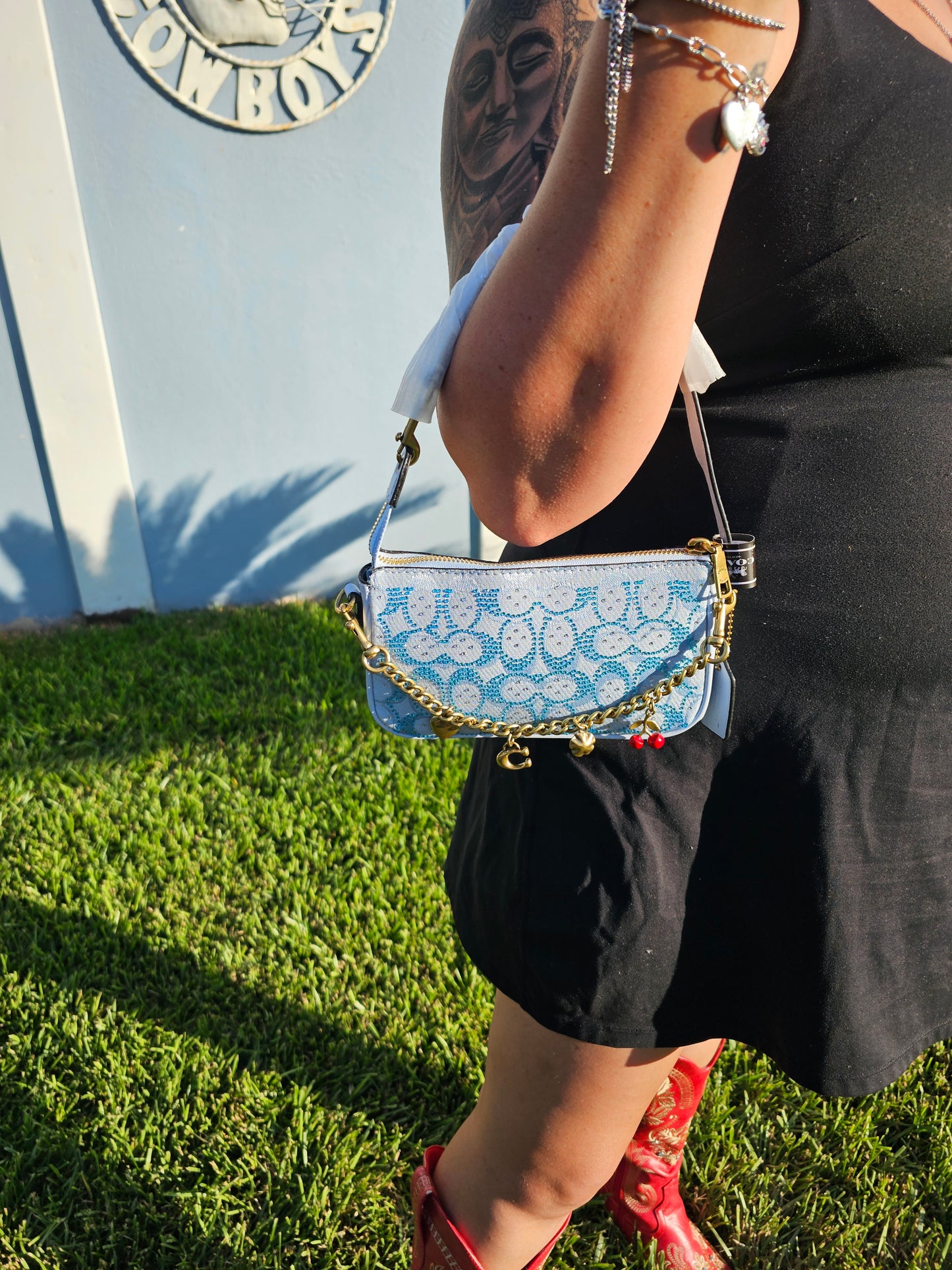Shoulder carry (7×4 in.)