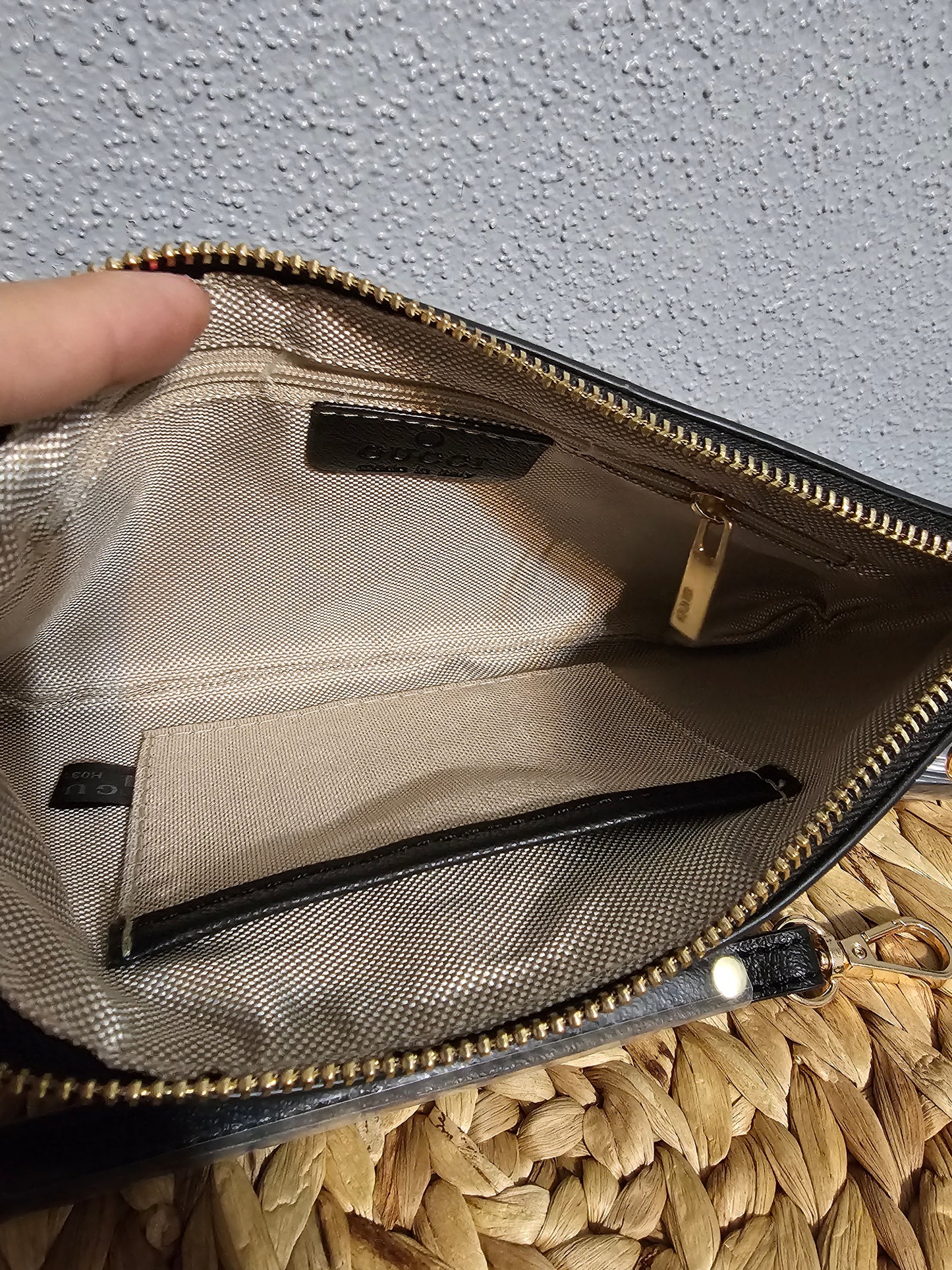 Crossbody/wristlet