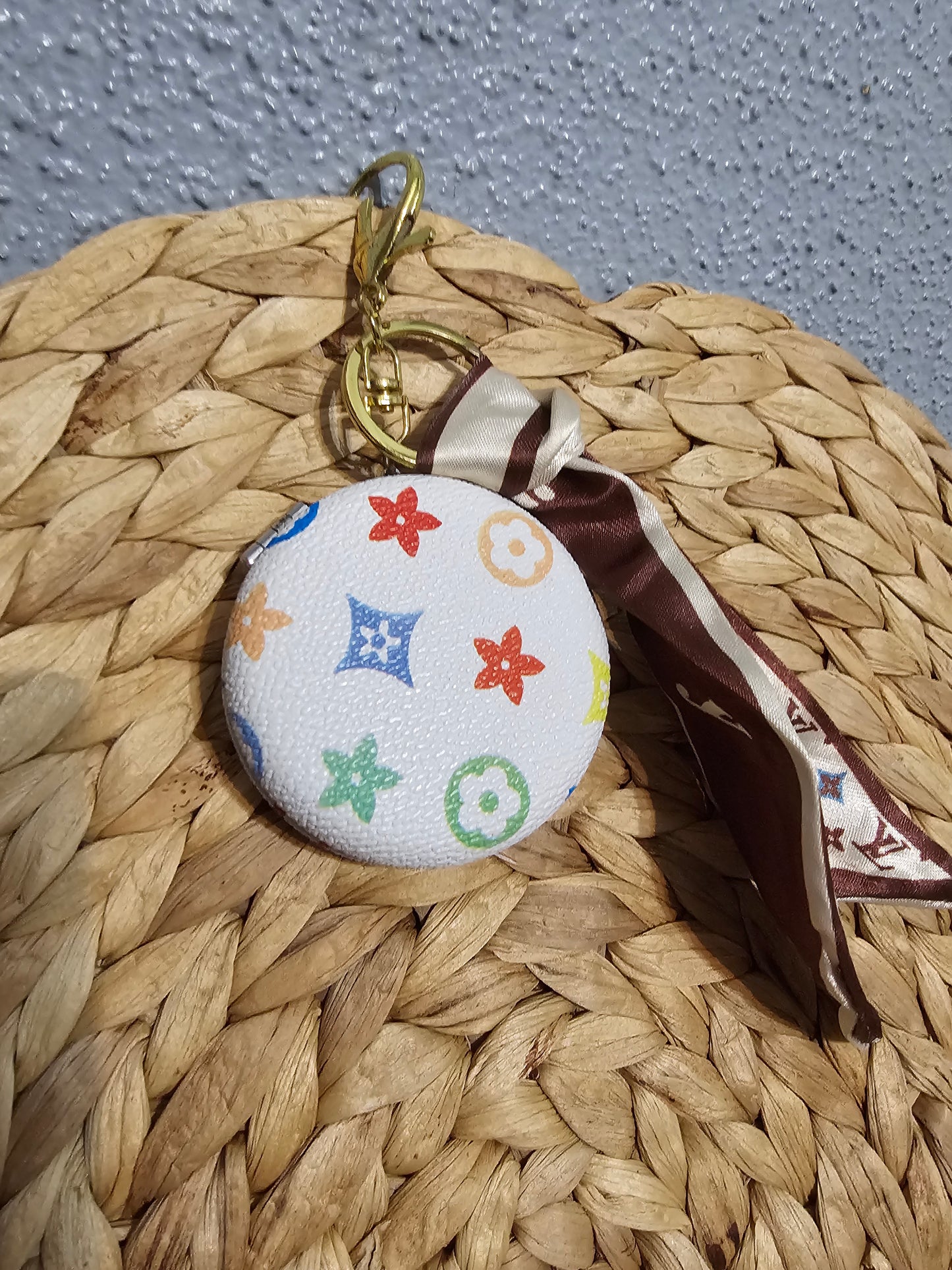 Small compact mirror (2in.)