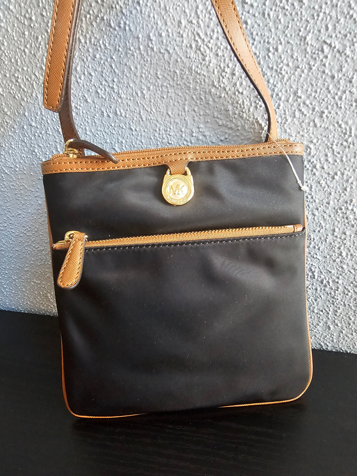 Crossbody size (8×8in)