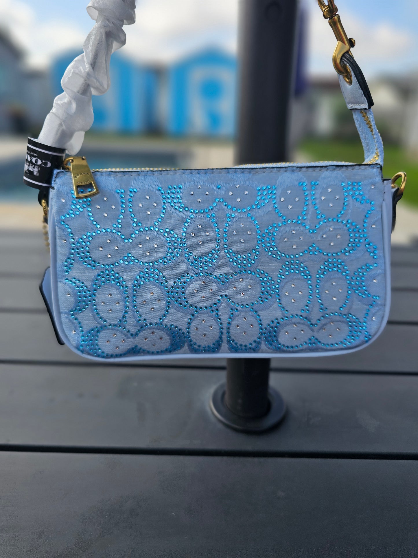 Shoulder carry (7×4 in.)