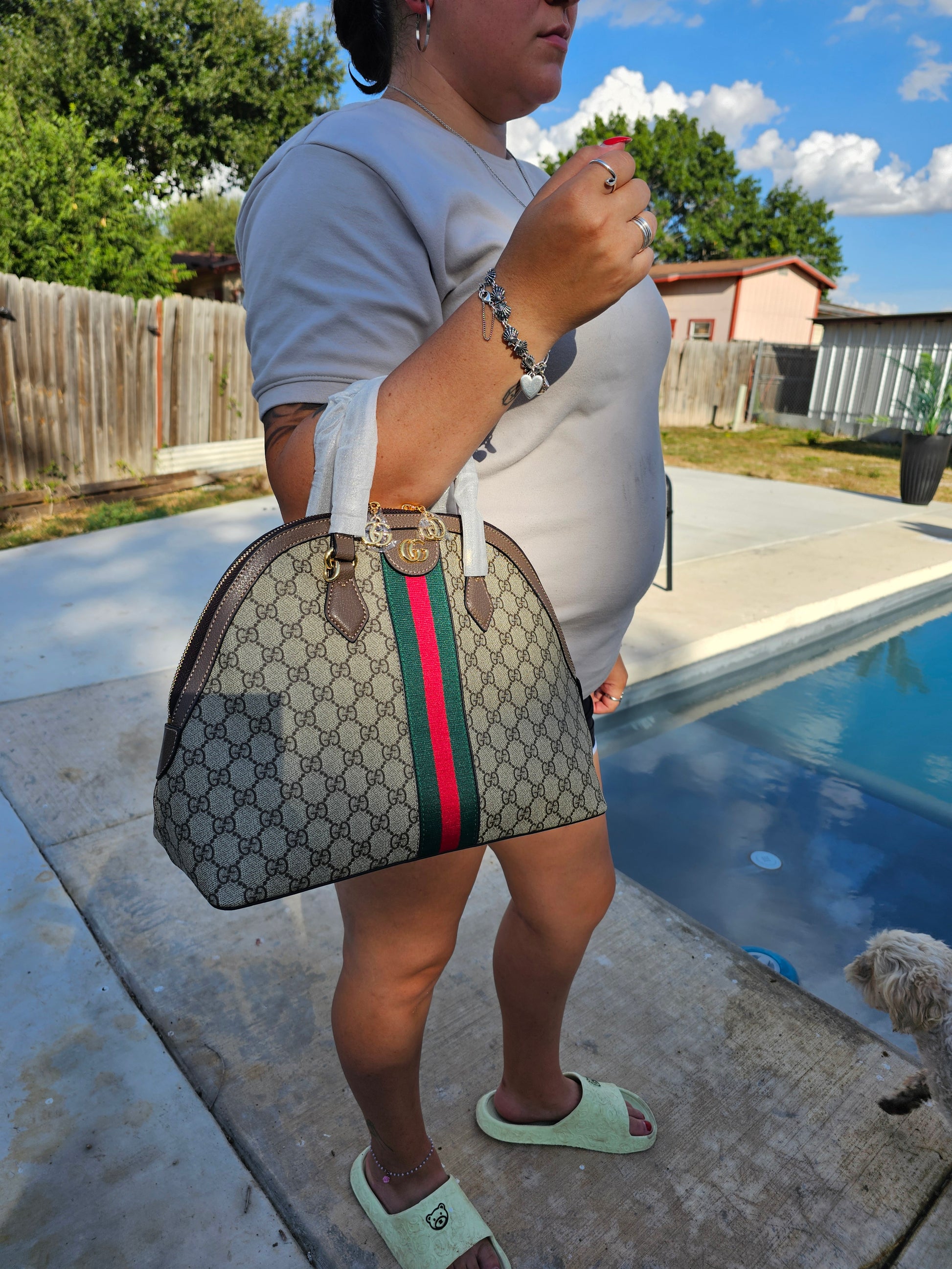 Large hand bag w/ strap