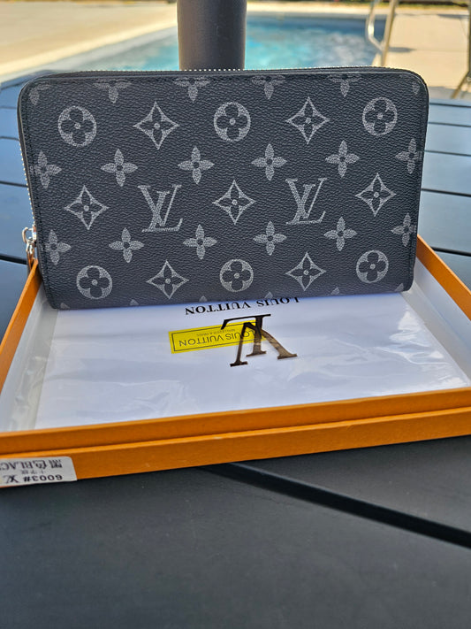 Large zippy wallet