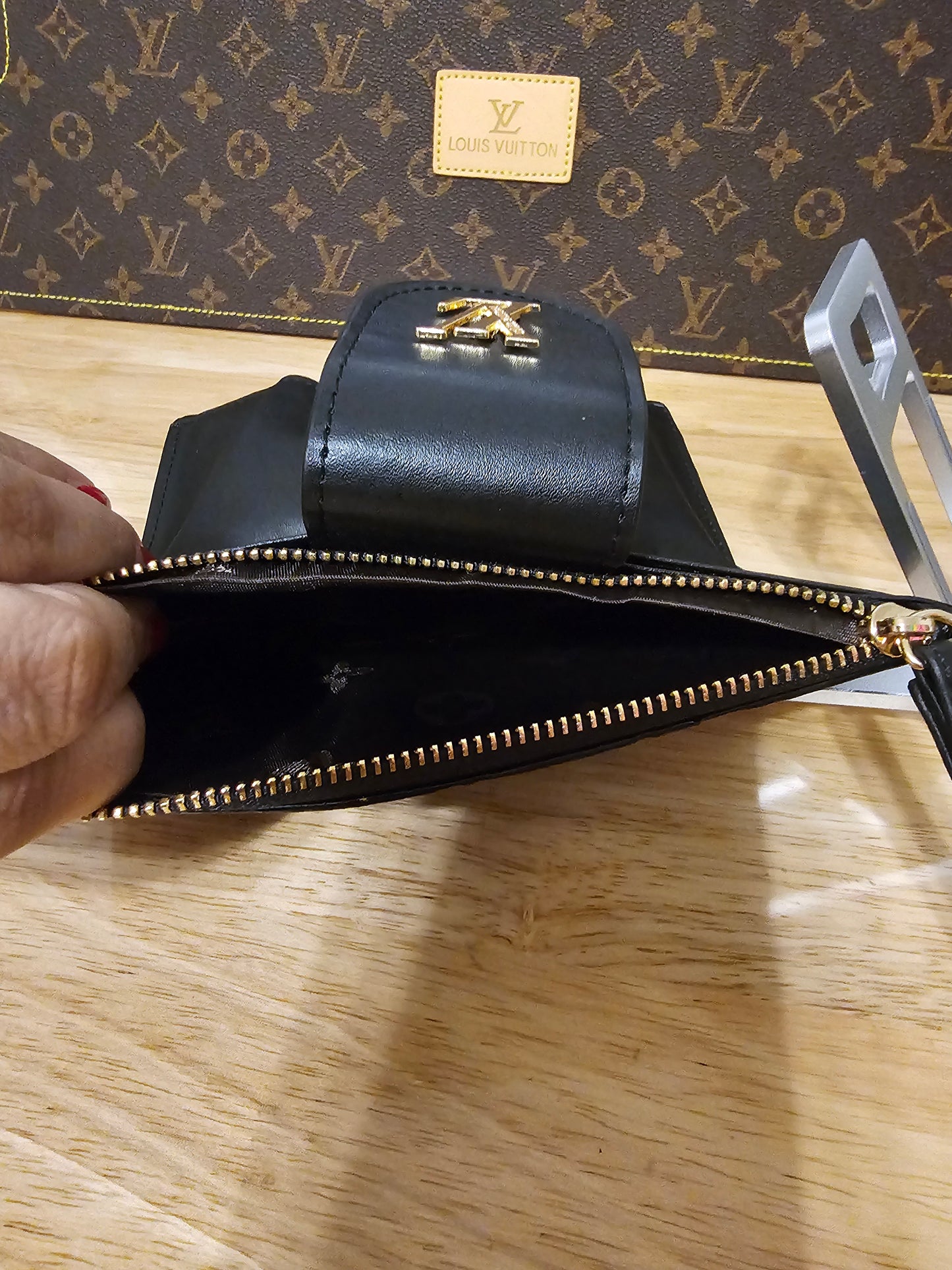 Wristlet wallet (4×7in) medium quality