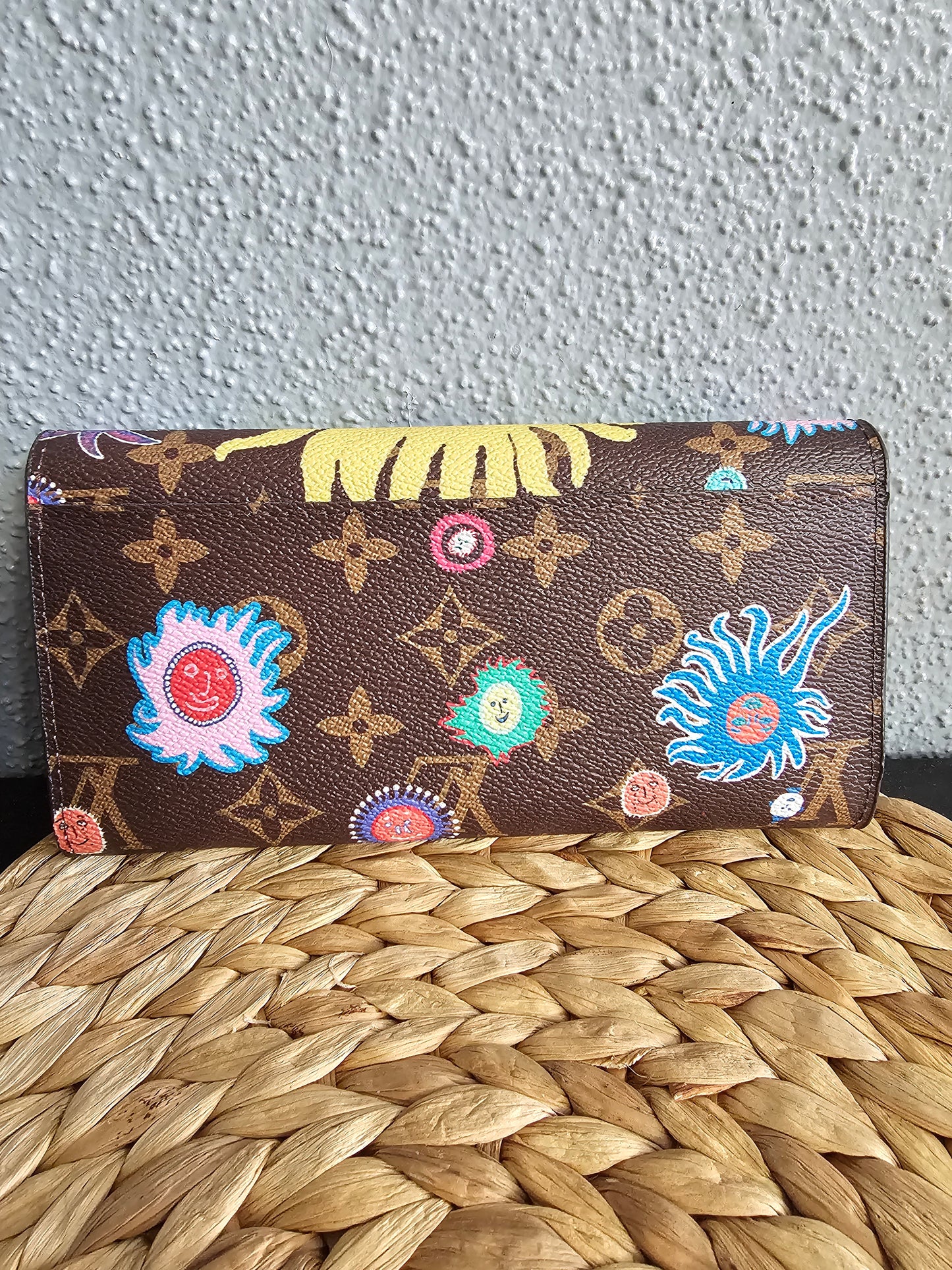 Full-size snap wallet