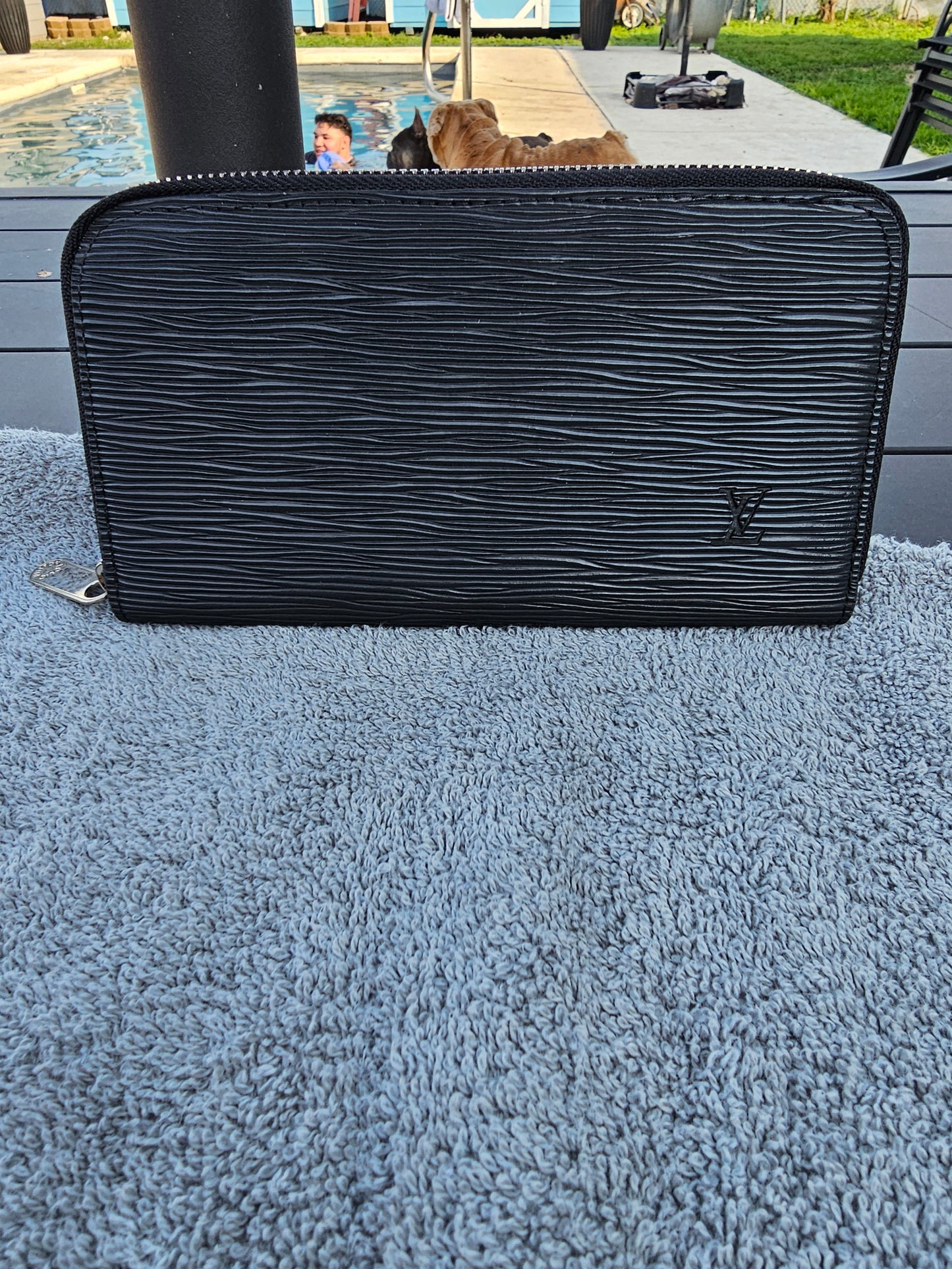 Full-size zippy wallet