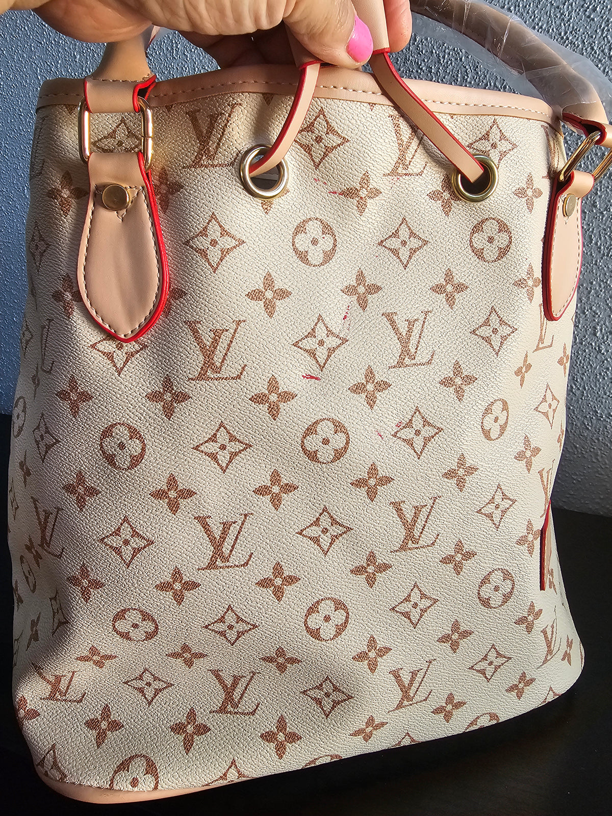 💥CLEARANCE large bucket bag (small red markings) (13x12in)
