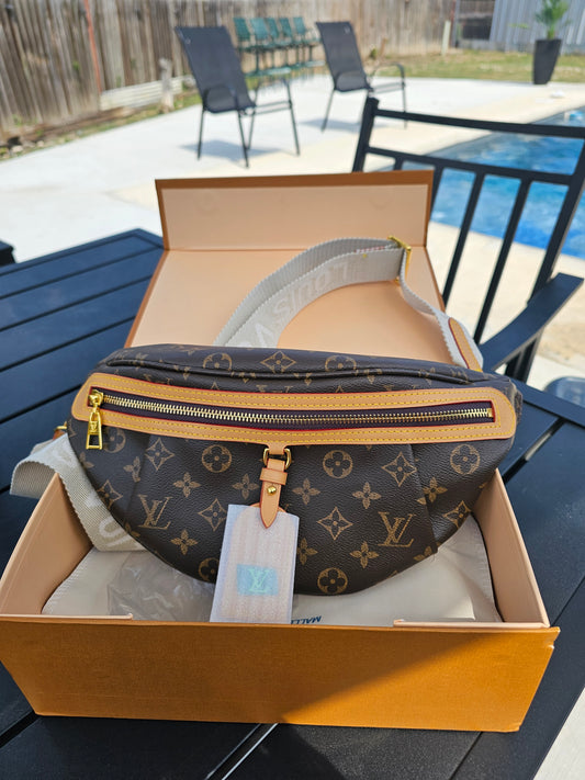 Bum bag w/ box
