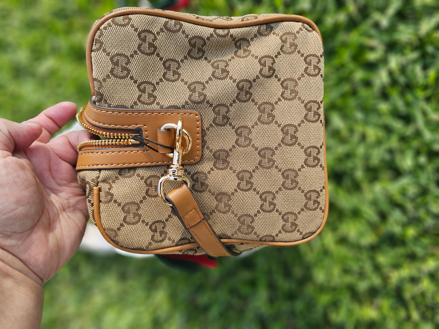 Hand bag/Crossbody