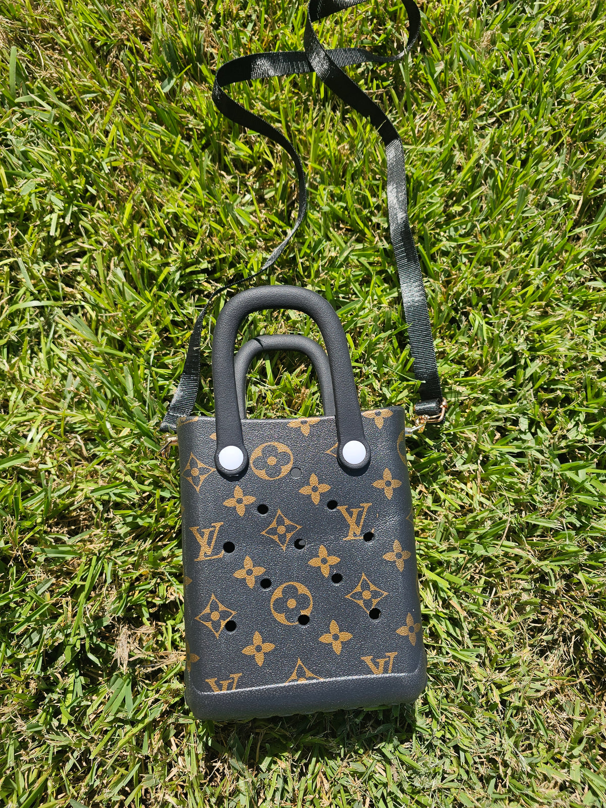 Bitty bogg like w/ strap (7×8in.)