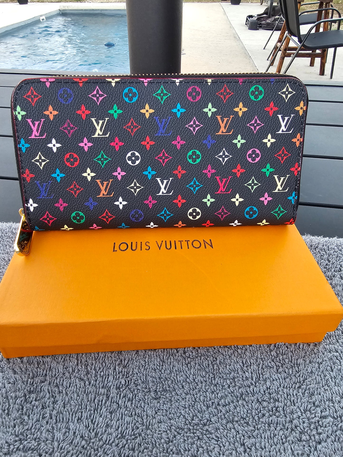 Full Size zippy wallet