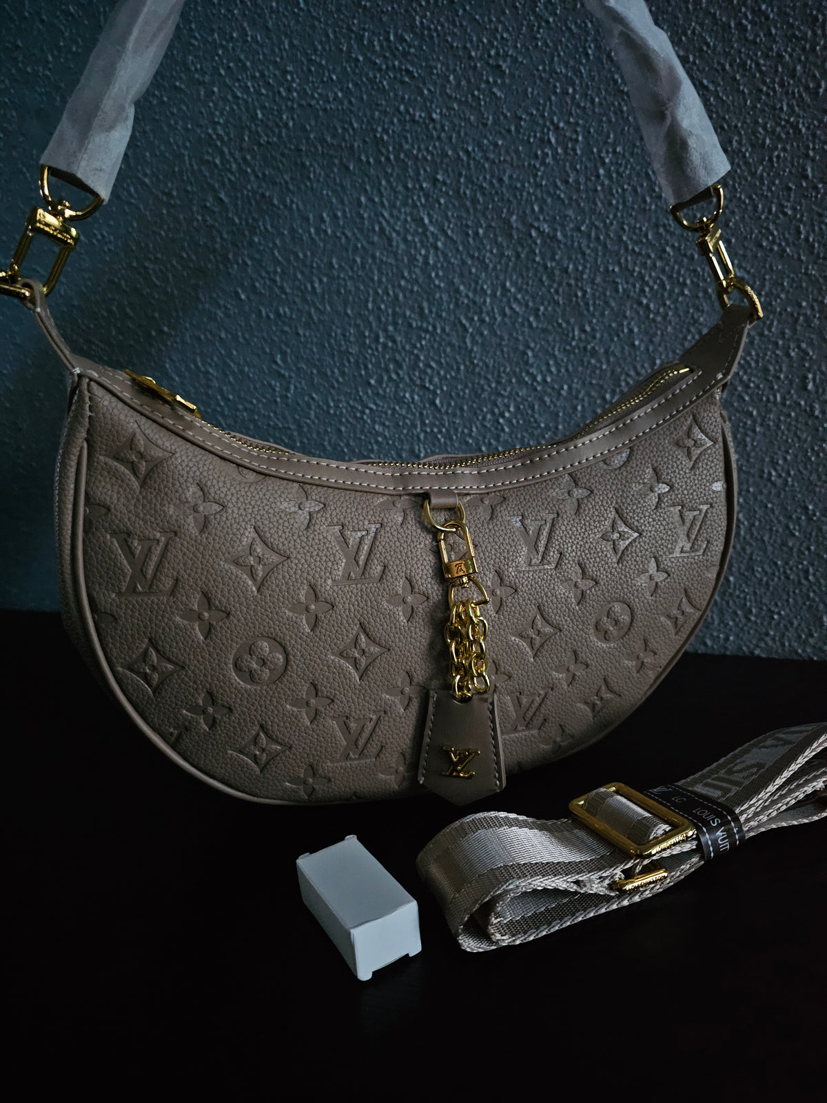 🥰 Crescent bag w/2 straps