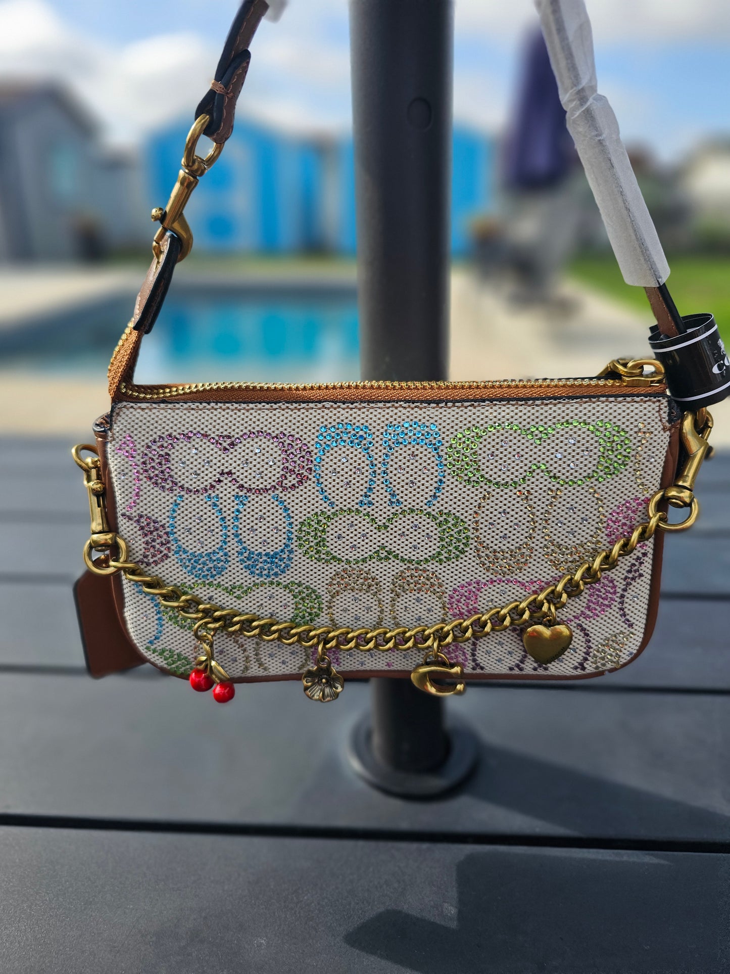 Shoulder carry (7×4in.)
