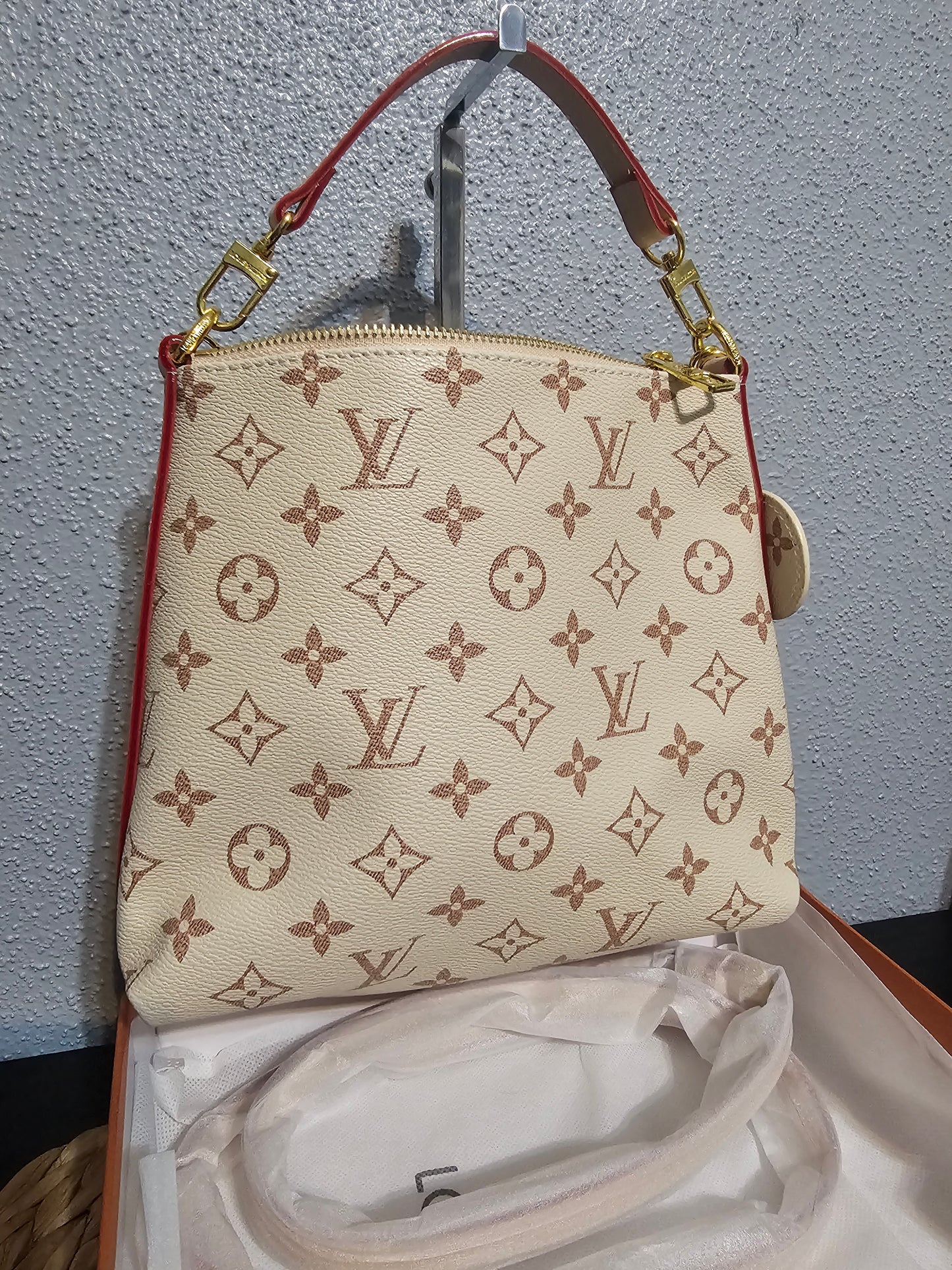 Crossbody/hand carry (9x8in)