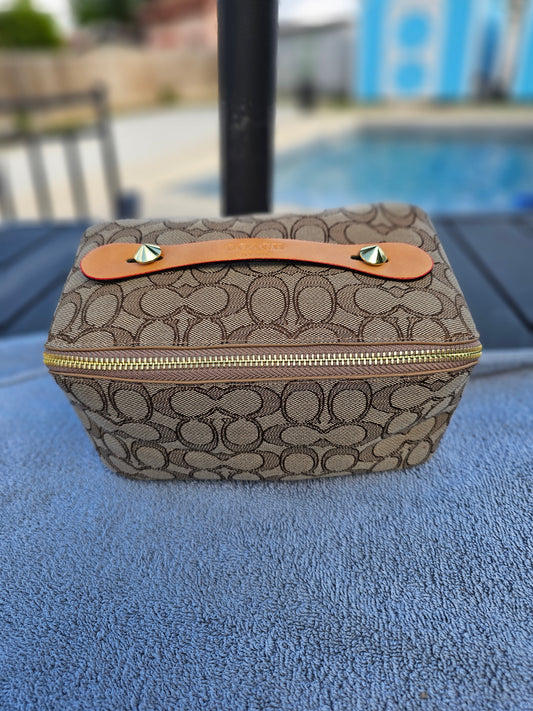 Makeup bag