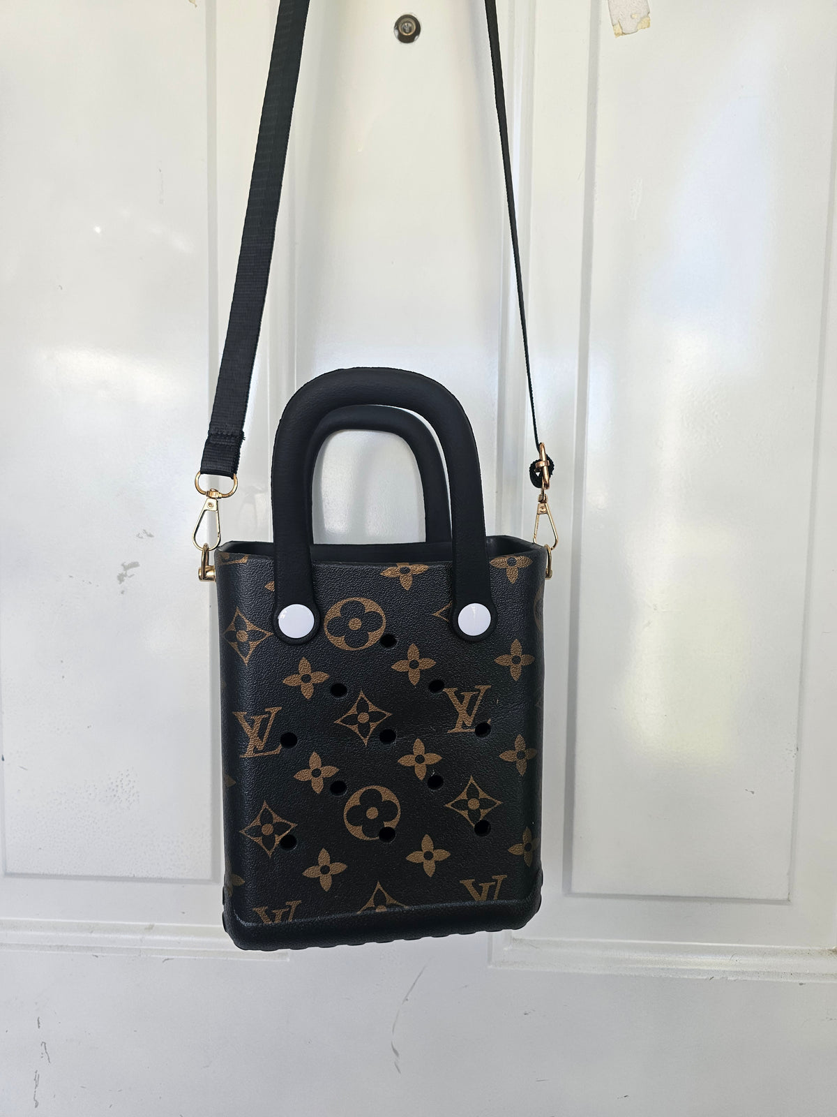 Bitty bogg like w/ strap (7×8in.)