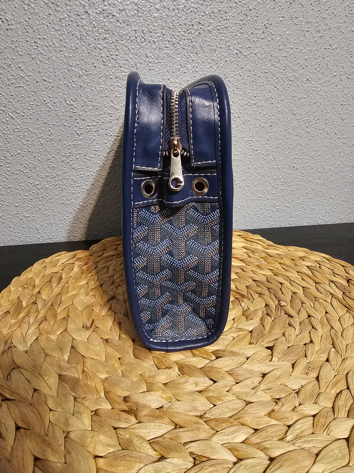 😎Toiletry bag size (10 × 7 1/2)