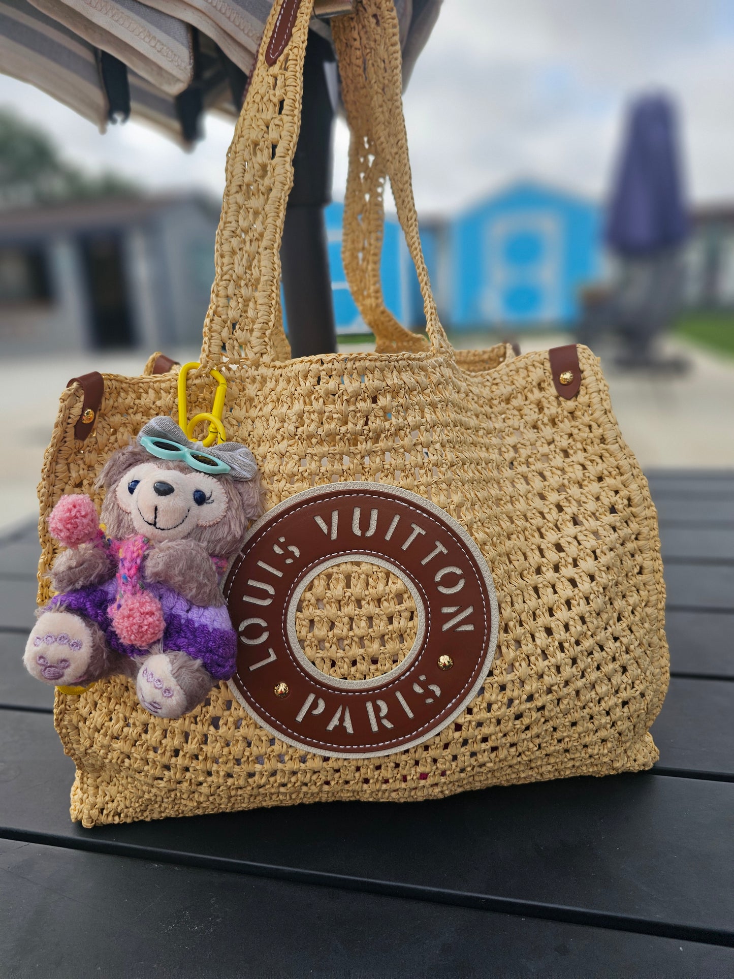 Medium straw tote
