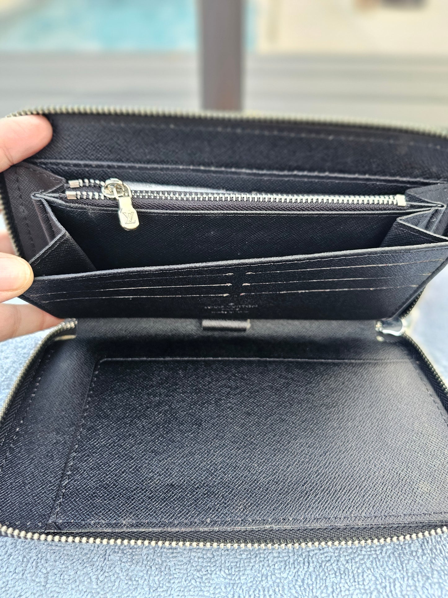 Large size zippy wallet